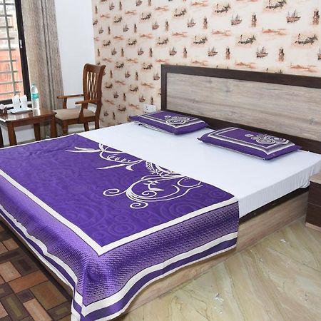 Alakhnanda Guest House Varanasi Bagian luar foto