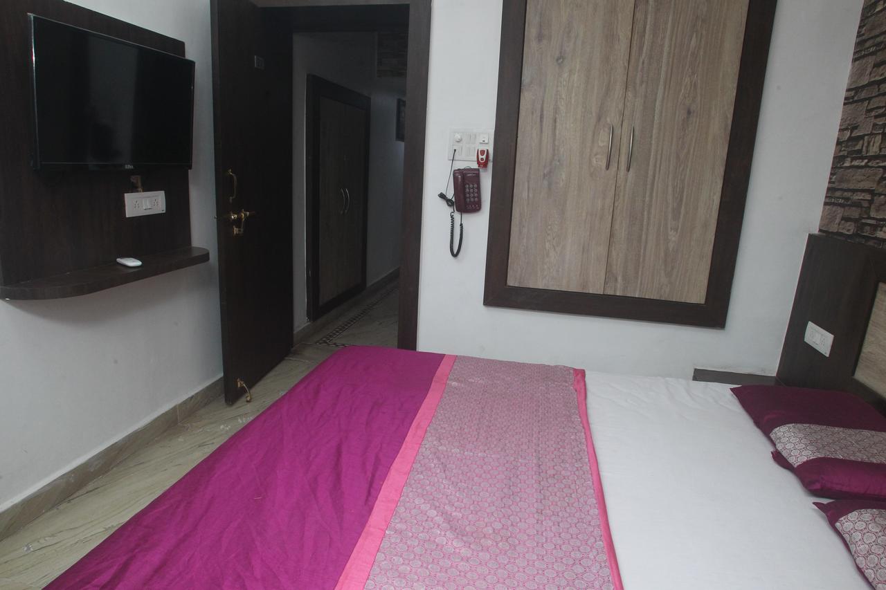 Alakhnanda Guest House Varanasi Bagian luar foto