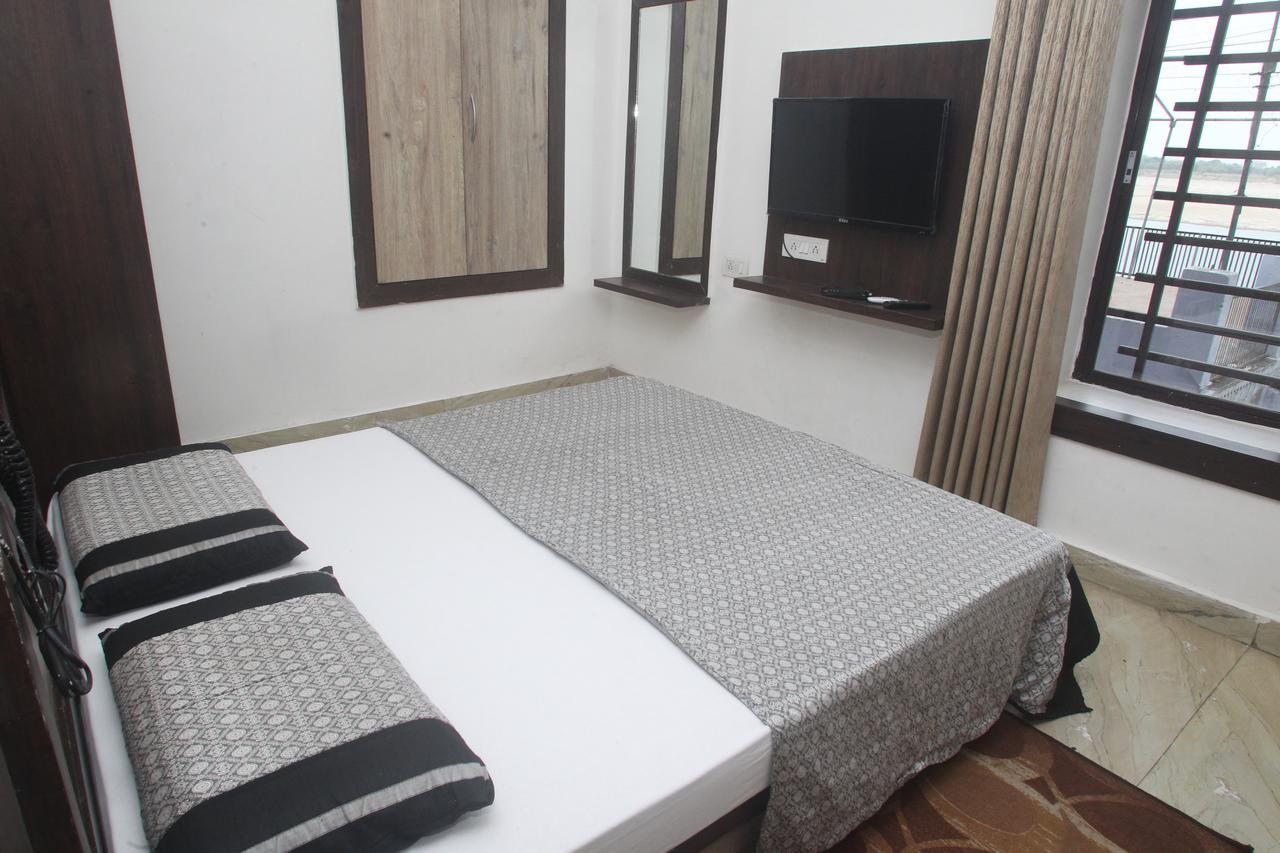 Alakhnanda Guest House Varanasi Bagian luar foto