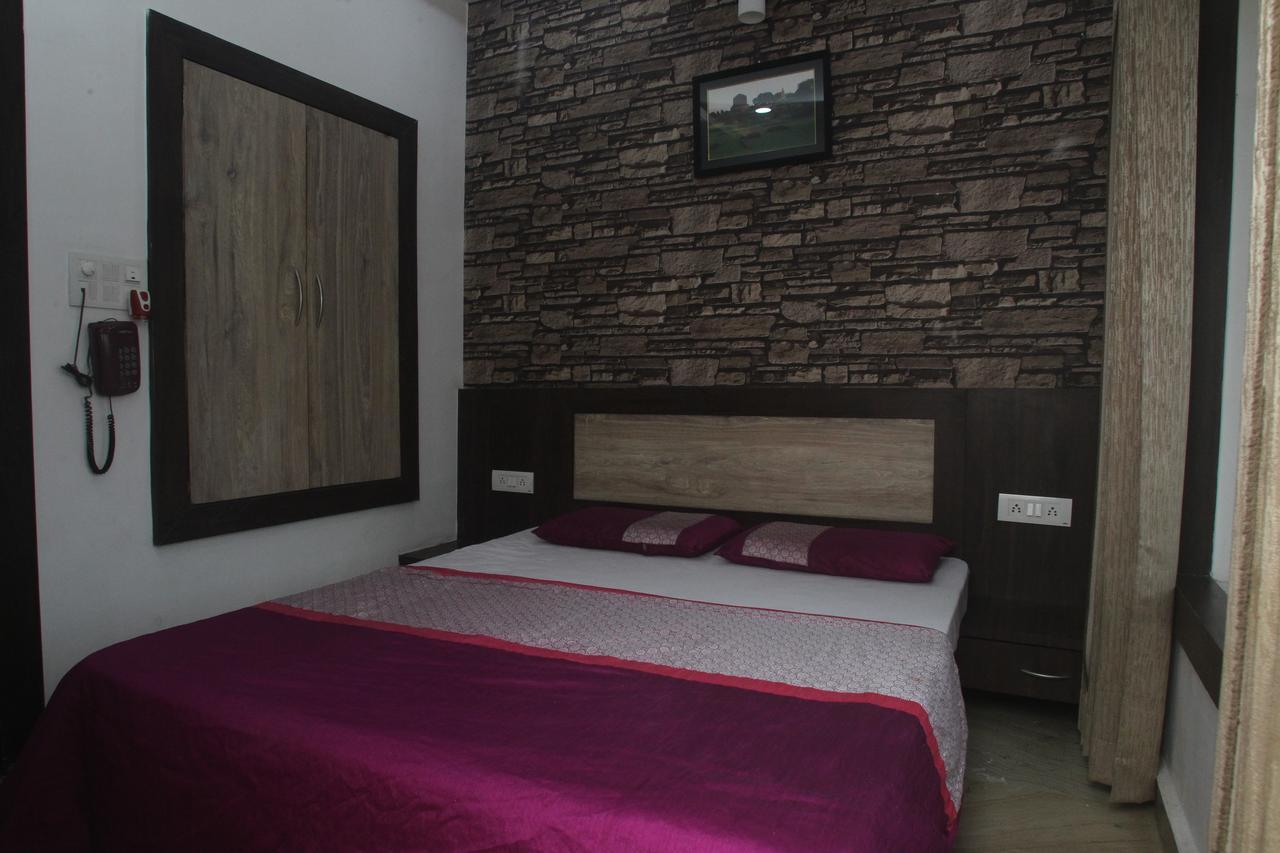 Alakhnanda Guest House Varanasi Bagian luar foto