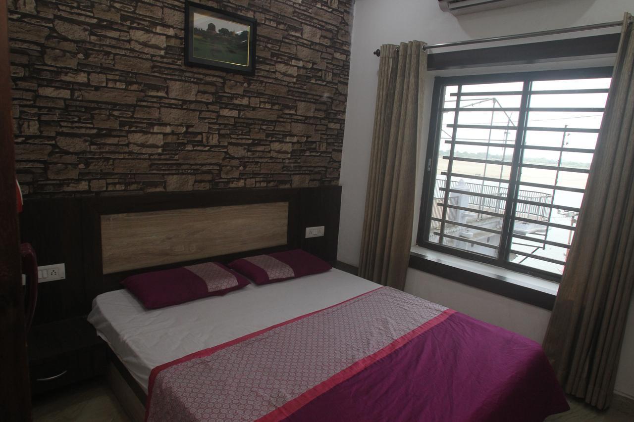 Alakhnanda Guest House Varanasi Bagian luar foto