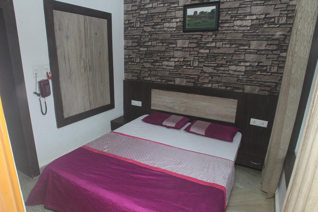 Alakhnanda Guest House Varanasi Bagian luar foto