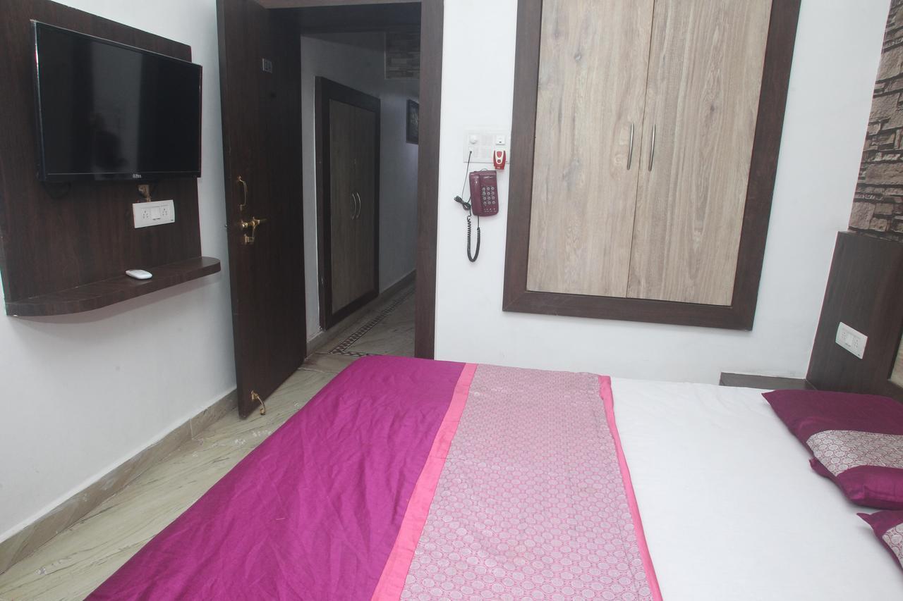 Alakhnanda Guest House Varanasi Bagian luar foto