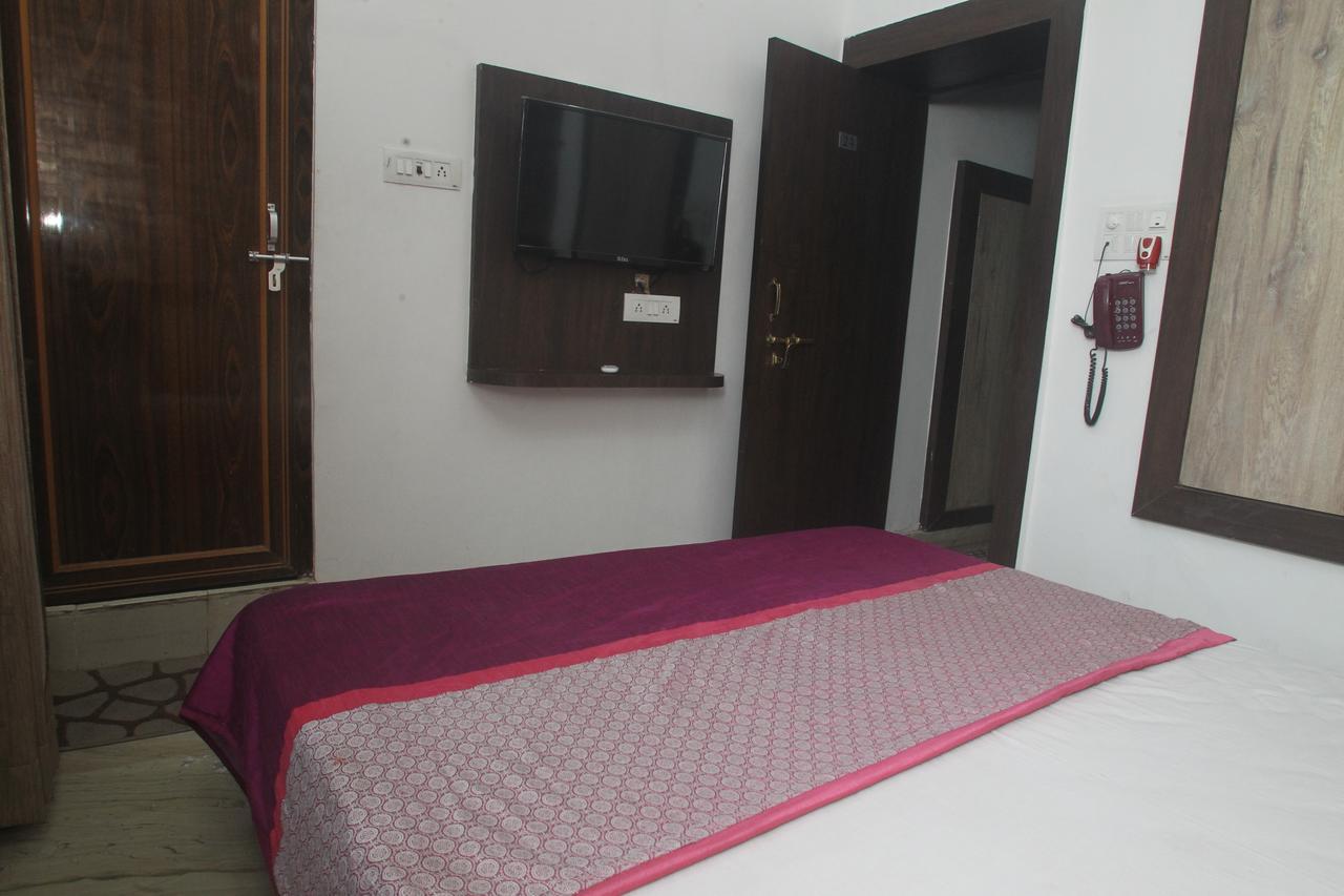 Alakhnanda Guest House Varanasi Bagian luar foto