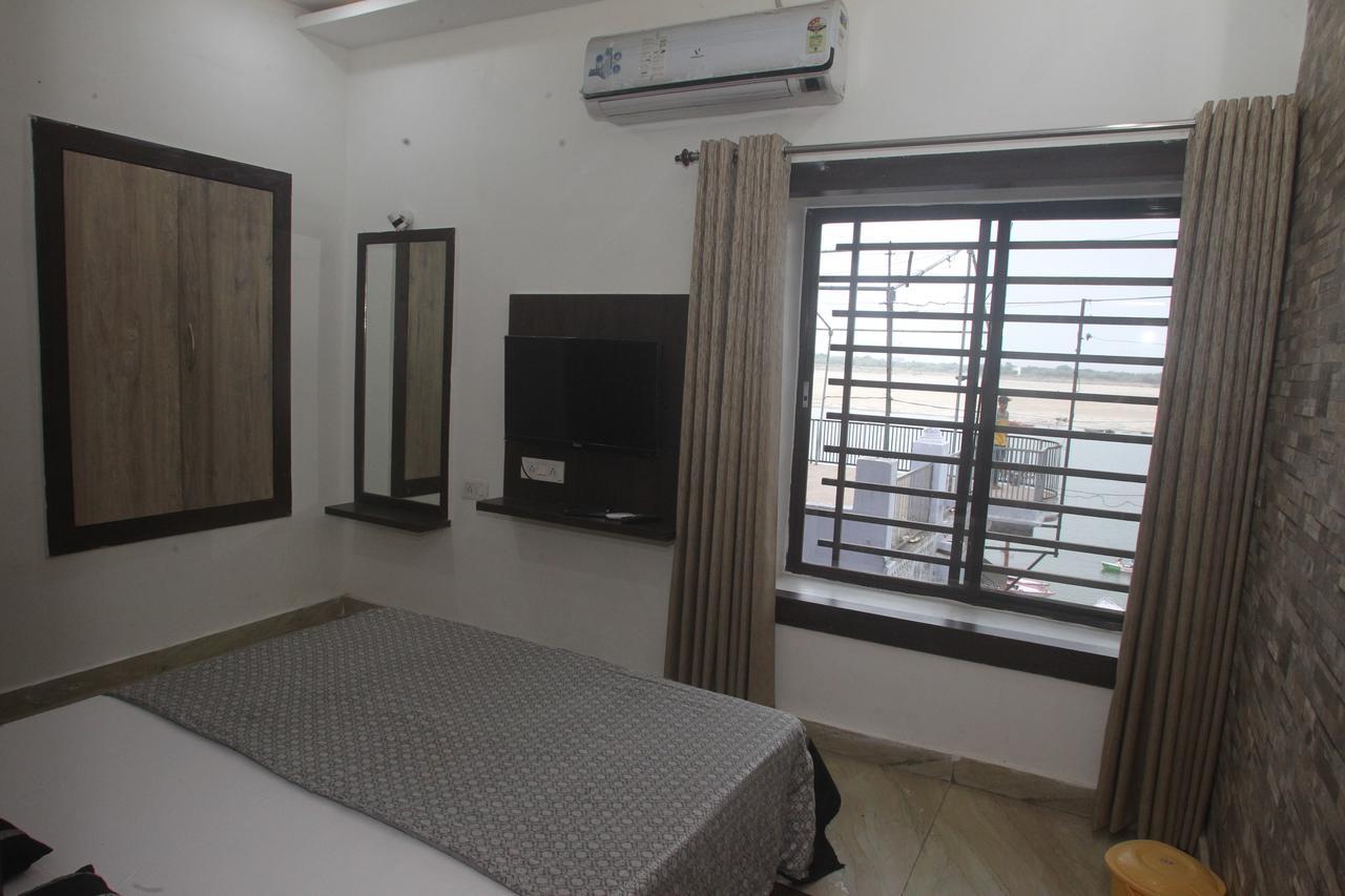 Alakhnanda Guest House Varanasi Bagian luar foto