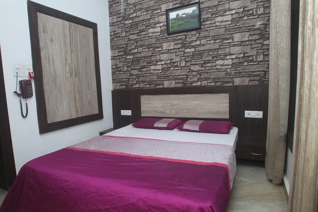 Alakhnanda Guest House Varanasi Bagian luar foto