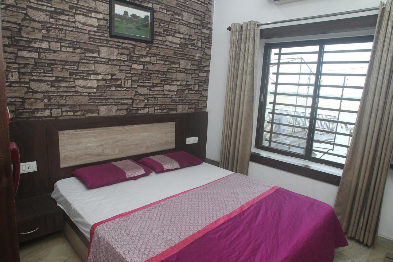 Alakhnanda Guest House Varanasi Bagian luar foto