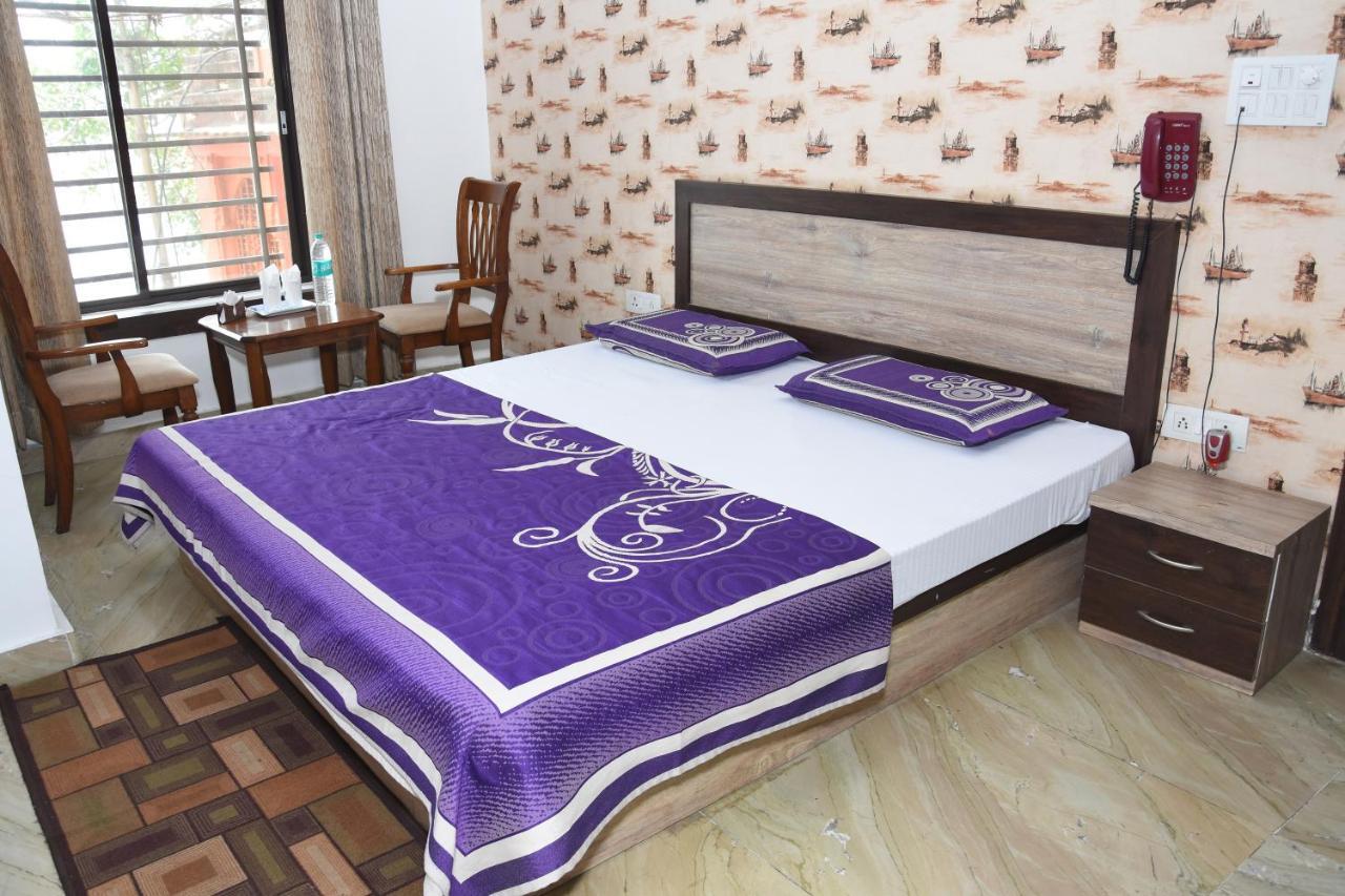 Alakhnanda Guest House Varanasi Bagian luar foto