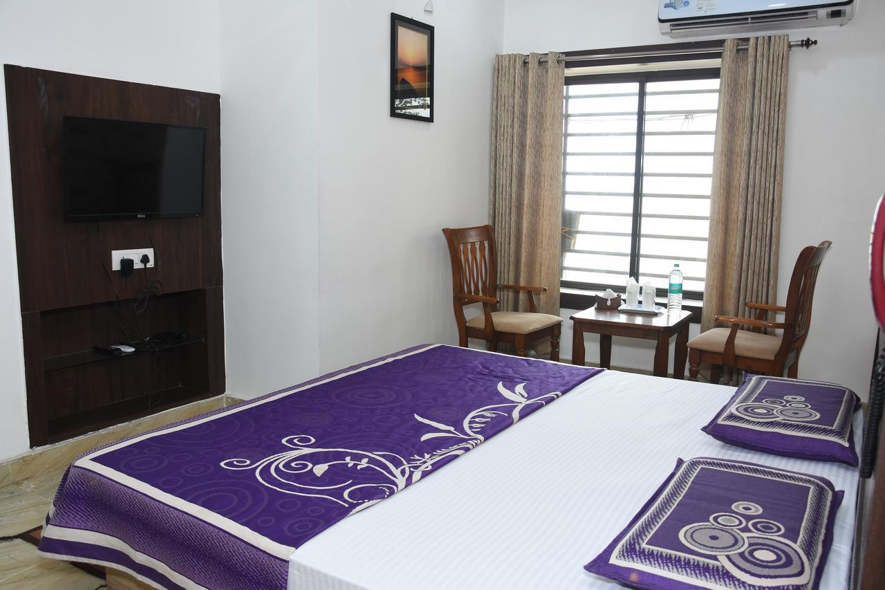 Alakhnanda Guest House Varanasi Bagian luar foto