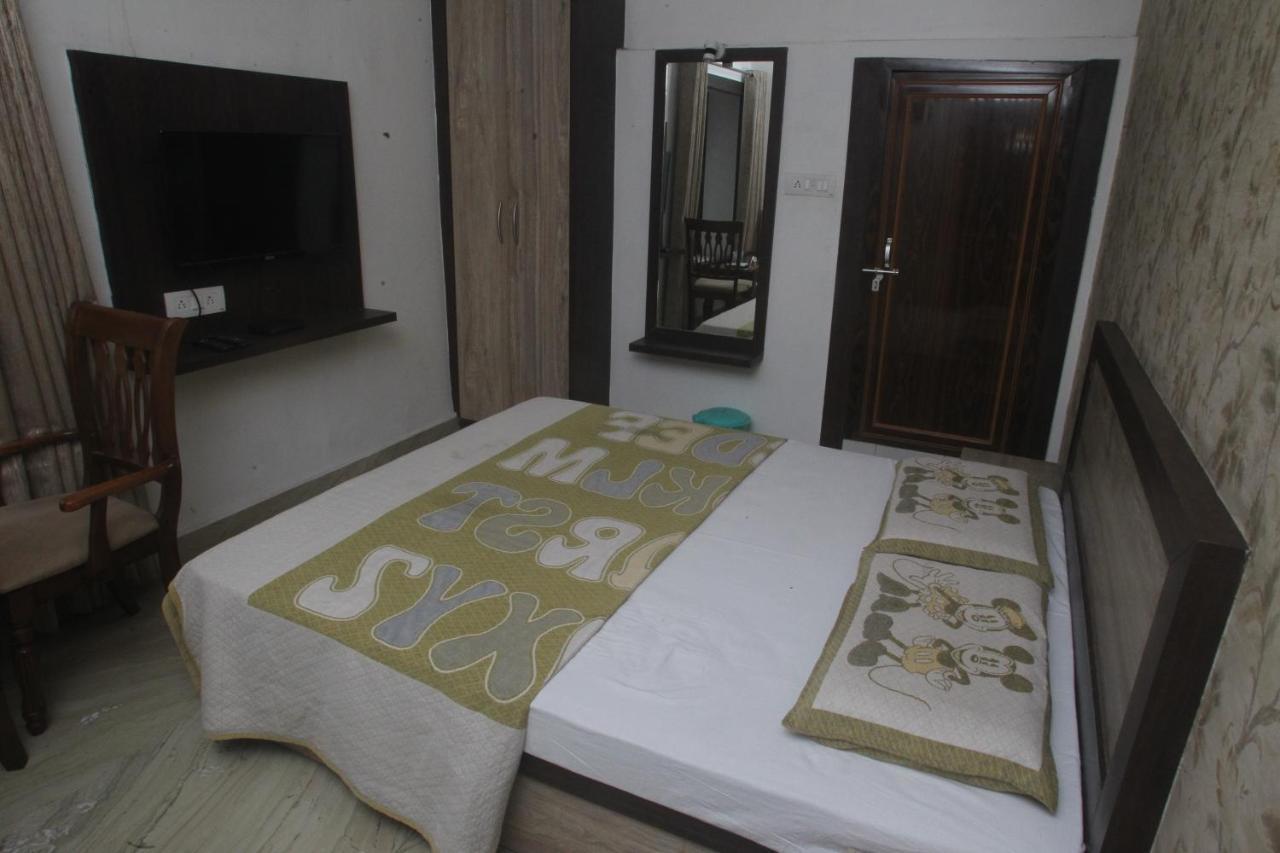 Alakhnanda Guest House Varanasi Bagian luar foto