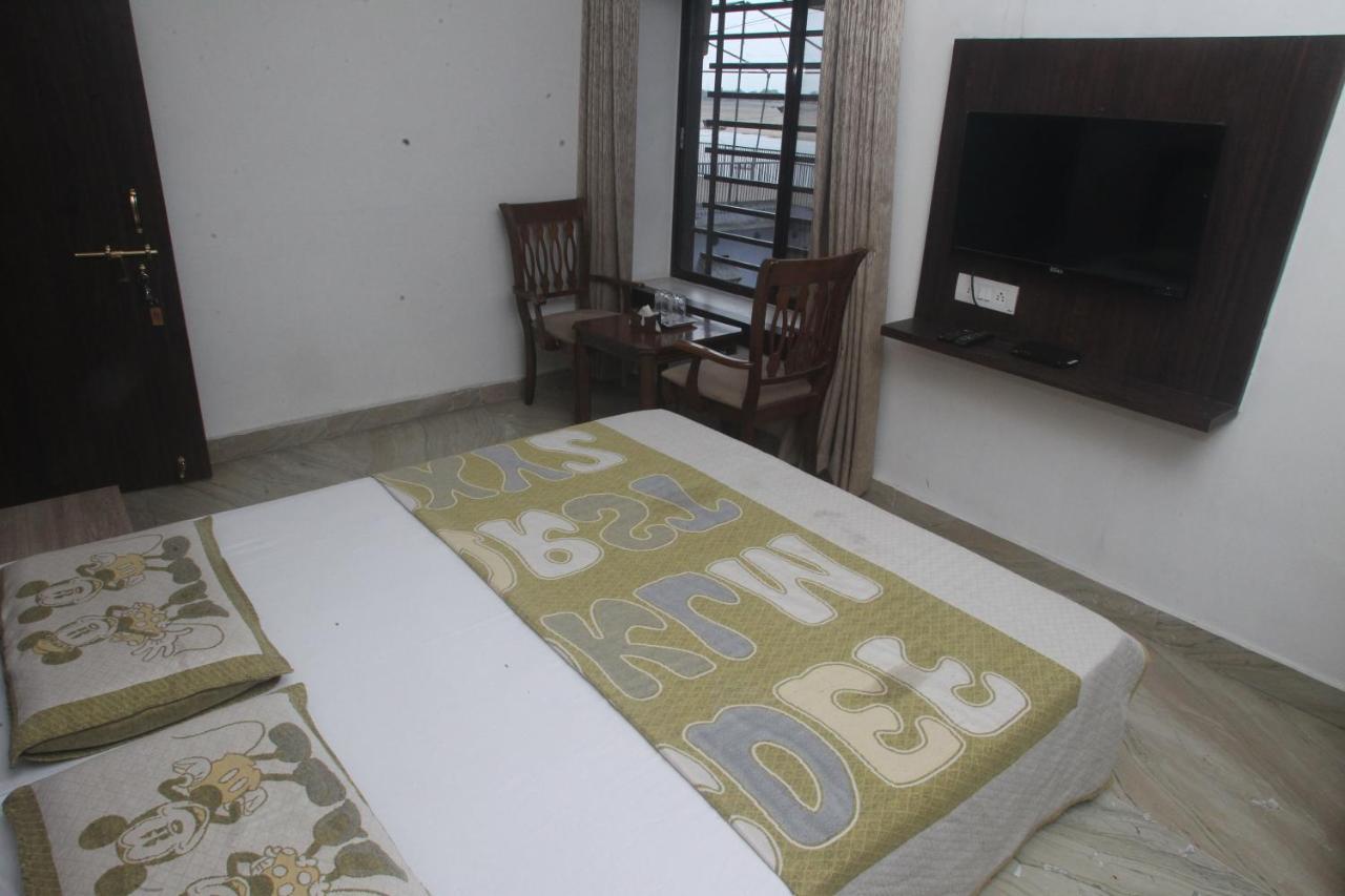 Alakhnanda Guest House Varanasi Bagian luar foto