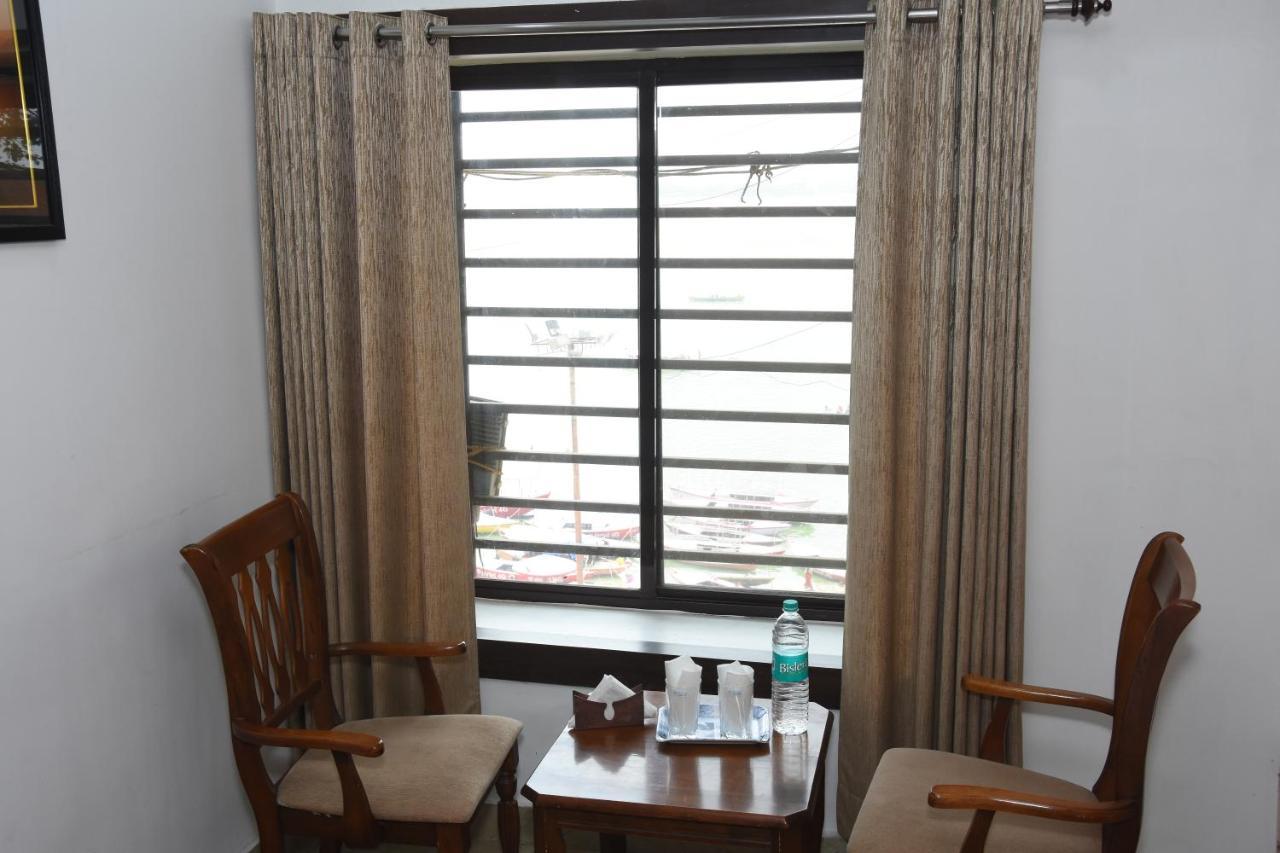 Alakhnanda Guest House Varanasi Bagian luar foto