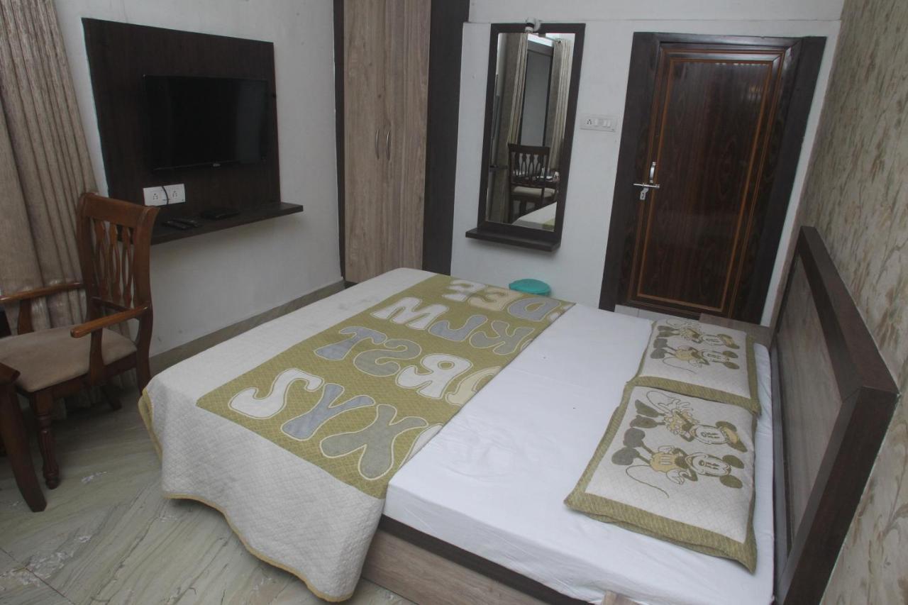 Alakhnanda Guest House Varanasi Bagian luar foto