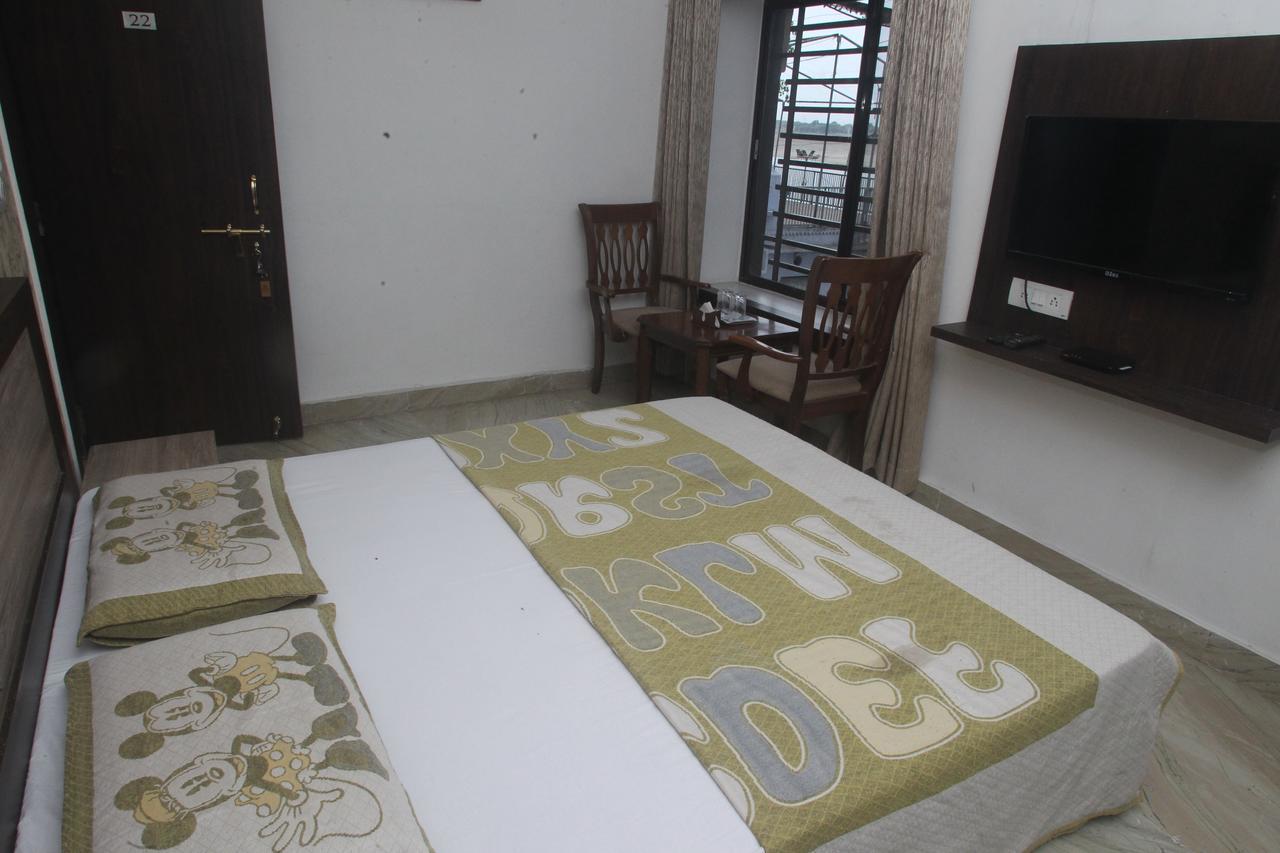 Alakhnanda Guest House Varanasi Bagian luar foto